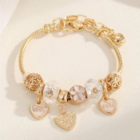 ⚠️Clearance Gold Heart Pendant Bracelet - Picture 4 of 4